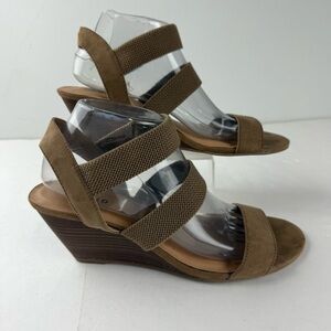 Torrid Womens 9W Tan Beige Suede Wedge Sandals Open Toe